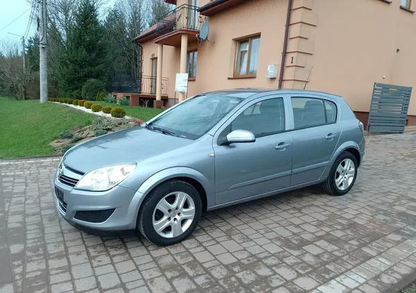 opel Opel Astra cena 12950 przebieg: 221000, rok produkcji 2008 z Bodzentyn